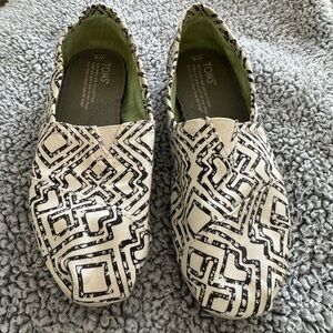 Black and White womens TOMS